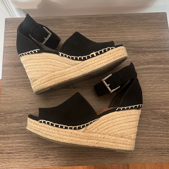 JELLYPOP WOMENS RAVISHING BLACK LIKE SUEDE WEDGE SANDALS SIZE 6M - Picture 6 of 6